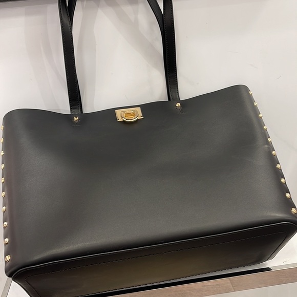 MICHAEL KORS MANHATTAN LARGE SHOULDER TOTE BAG
SMOOTH LEATHER
STUDS
BLACK - Picture 12 of 16